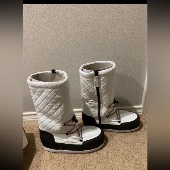 White Hunter Snow Boots - Picture 4 of 12